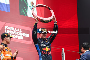 21/04/2024 - VERSTAPPEN Max (ned), Red Bull Racing RB20, portrait podium trophy during the Formula 1 Lenovo Chinese Grand Prix 2024, 5th round of the 2024 Formula One World Championship from April 19 to 21, 2024 on the Shanghai International Circuit, in Shanghai, China - F1 - CHINESE GRAND PRIX 2024 - FORMULA 1 - MOTORI