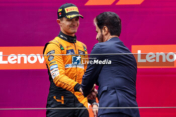 21/04/2024 - NORRIS Lando (gbr), McLaren F1 Team MCL38, portrait BEN SULAYEM Mohammed (uae), President of the FIA, portrait podium during the Formula 1 Lenovo Chinese Grand Prix 2024, 5th round of the 2024 Formula One World Championship from April 19 to 21, 2024 on the Shanghai International Circuit, in Shanghai, China - F1 - CHINESE GRAND PRIX 2024 - FORMULA 1 - MOTORI