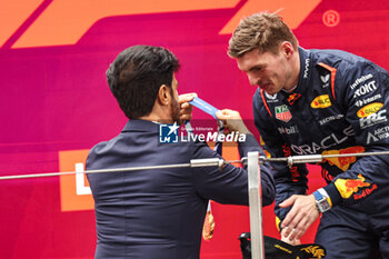 21/04/2024 - VERSTAPPEN Max (ned), Red Bull Racing RB20, portrait, BEN SULAYEM Mohammed (uae), President of the FIA, portrait podium during the Formula 1 Lenovo Chinese Grand Prix 2024, 5th round of the 2024 Formula One World Championship from April 19 to 21, 2024 on the Shanghai International Circuit, in Shanghai, China - F1 - CHINESE GRAND PRIX 2024 - FORMULA 1 - MOTORI