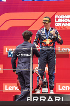 2024-04-21 - VERSTAPPEN Max (ned), Red Bull Racing RB20, portrait BEN SULAYEM Mohammed (uae), President of the FIA, portrait podium during the Formula 1 Lenovo Chinese Grand Prix 2024, 5th round of the 2024 Formula One World Championship from April 19 to 21, 2024 on the Shanghai International Circuit, in Shanghai, China - F1 - CHINESE GRAND PRIX 2024 - FORMULA 1 - MOTORS