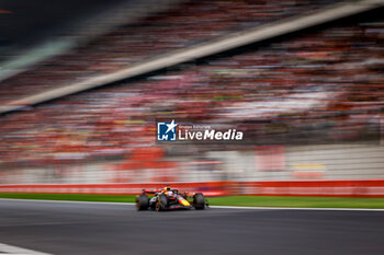 21/04/2024 - 01 VERSTAPPEN Max (nld), Red Bull Racing RB20, action during the Formula 1 Lenovo Chinese Grand Prix 2024, 5th round of the 2024 Formula One World Championship from April 19 to 21, 2024 on the Shanghai International Circuit, in Shanghai, China - F1 - CHINESE GRAND PRIX 2024 - FORMULA 1 - MOTORI