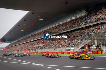21/04/2024 - 04 NORRIS Lando (gbr), McLaren F1 Team MCL38, action start of the race, depart, during the Formula 1 Lenovo Chinese Grand Prix 2024, 5th round of the 2024 Formula One World Championship from April 19 to 21, 2024 on the Shanghai International Circuit, in Shanghai, China - F1 - CHINESE GRAND PRIX 2024 - FORMULA 1 - MOTORI