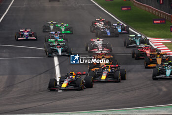 2024-04-21 - Start of the race: 01 VERSTAPPEN Max (nld), Red Bull Racing RB20, 11 PEREZ Sergio (mex), Red Bull Racing RB20, 14 ALONSO Fernando (spa), Aston Martin F1 Team AMR24, action, during the Formula 1 Lenovo Chinese Grand Prix 2024, 5th round of the 2024 Formula One World Championship from April 19 to 21, 2024 on the Shanghai International Circuit, in Shanghai, China - F1 - CHINESE GRAND PRIX 2024 - FORMULA 1 - MOTORS