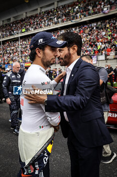 21/04/2024 - PEREZ Sergio (mex), Red Bull Racing RB20, portrait BEN SULAYEM Mohammed (uae), President of the FIA, portrait pre grid during the Formula 1 Lenovo Chinese Grand Prix 2024, 5th round of the 2024 Formula One World Championship from April 19 to 21, 2024 on the Shanghai International Circuit, in Shanghai, China - F1 - CHINESE GRAND PRIX 2024 - FORMULA 1 - MOTORI