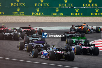 2024-04-21 - Start of the race: 10 GASLY Pierre (fra), Alpine F1 Team A524, action during the Formula 1 Lenovo Chinese Grand Prix 2024, 5th round of the 2024 Formula One World Championship from April 19 to 21, 2024 on the Shanghai International Circuit, in Shanghai, China - F1 - CHINESE GRAND PRIX 2024 - FORMULA 1 - MOTORS
