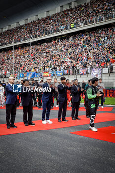 2024-04-21 - Atmosphere start of the race, depart, ZHOU Guanyu (chi), Stake F1 Team Kick Sauber C44, portrait, BEN SULAYEM Mohammed (uae), President of the FIA, portrait pre grid during the Formula 1 Lenovo Chinese Grand Prix 2024, 5th round of the 2024 Formula One World Championship from April 19 to 21, 2024 on the Shanghai International Circuit, in Shanghai, China - F1 - CHINESE GRAND PRIX 2024 - FORMULA 1 - MOTORS