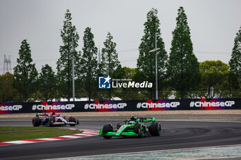 21/04/2024 - 24 ZHOU Guanyu (chi), Stake F1 Team Kick Sauber C44, action during the Formula 1 Lenovo Chinese Grand Prix 2024, 5th round of the 2024 Formula One World Championship from April 19 to 21, 2024 on the Shanghai International Circuit, in Shanghai, China - F1 - CHINESE GRAND PRIX 2024 - FORMULA 1 - MOTORI