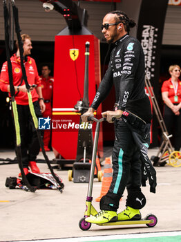 2024-04-21 - HAMILTON Lewis (gbr), Mercedes AMG F1 Team W15, portrait during the Formula 1 Lenovo Chinese Grand Prix 2024, 5th round of the 2024 Formula One World Championship from April 19 to 21, 2024 on the Shanghai International Circuit, in Shanghai, China - F1 - CHINESE GRAND PRIX 2024 - FORMULA 1 - MOTORS