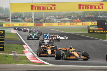 21/04/2024 - 04 NORRIS Lando (gbr), McLaren F1 Team MCL38, action 81 PIASTRI Oscar (aus), McLaren F1 Team MCL38, action during the Formula 1 Lenovo Chinese Grand Prix 2024, 5th round of the 2024 Formula One World Championship from April 19 to 21, 2024 on the Shanghai International Circuit, in Shanghai, China - F1 - CHINESE GRAND PRIX 2024 - FORMULA 1 - MOTORI