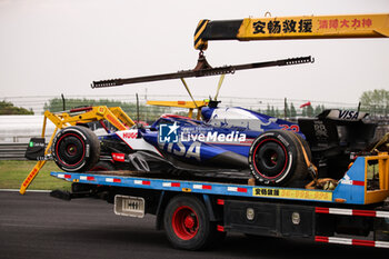 2024-04-21 - 22 TSUNODA Yuki (jap), Visa Cash App RB F1 Team VCARB 01, action crash, accident, during the Formula 1 Lenovo Chinese Grand Prix 2024, 5th round of the 2024 Formula One World Championship from April 19 to 21, 2024 on the Shanghai International Circuit, in Shanghai, China - F1 - CHINESE GRAND PRIX 2024 - FORMULA 1 - MOTORS