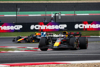 2024-04-21 - 01 VERSTAPPEN Max (nld), Red Bull Racing RB20, 11 PEREZ Sergio (mex), Red Bull Racing RB20, action during the Formula 1 Lenovo Chinese Grand Prix 2024, 5th round of the 2024 Formula One World Championship from April 19 to 21, 2024 on the Shanghai International Circuit, in Shanghai, China - F1 - CHINESE GRAND PRIX 2024 - FORMULA 1 - MOTORS