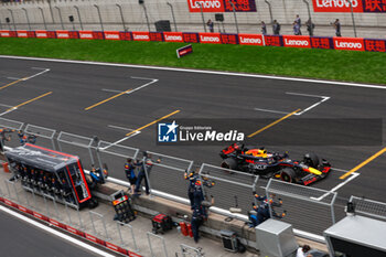 2024-04-21 - 01 VERSTAPPEN Max (nld), Red Bull Racing RB20, action during the Formula 1 Lenovo Chinese Grand Prix 2024, 5th round of the 2024 Formula One World Championship from April 19 to 21, 2024 on the Shanghai International Circuit, in Shanghai, China - F1 - CHINESE GRAND PRIX 2024 - FORMULA 1 - MOTORS