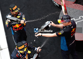 21/04/2024 - PEREZ Sergio (mex), Red Bull Racing RB20, portrait, MONAGHAN Paul, Chief Engineer & Car Engineering of Red Bull Racing, portrait, VERSTAPPEN Max (ned), Red Bull Racing RB20, portrait during the Formula 1 Lenovo Chinese Grand Prix 2024, 5th round of the 2024 Formula One World Championship from April 19 to 21, 2024 on the Shanghai International Circuit, in Shanghai, China - F1 - CHINESE GRAND PRIX 2024 - FORMULA 1 - MOTORI