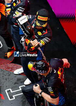 21/04/2024 - PEREZ Sergio (mex), Red Bull Racing RB20, portrait, MONAGHAN Paul, Chief Engineer & Car Engineering of Red Bull Racing, portrait, VERSTAPPEN Max (ned), Red Bull Racing RB20, portrait during the Formula 1 Lenovo Chinese Grand Prix 2024, 5th round of the 2024 Formula One World Championship from April 19 to 21, 2024 on the Shanghai International Circuit, in Shanghai, China - F1 - CHINESE GRAND PRIX 2024 - FORMULA 1 - MOTORI