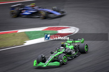 21/04/2024 - 24 ZHOU Guanyu (chi), Stake F1 Team Kick Sauber C44, action during the Formula 1 Lenovo Chinese Grand Prix 2024, 5th round of the 2024 Formula One World Championship from April 19 to 21, 2024 on the Shanghai International Circuit, in Shanghai, China - F1 - CHINESE GRAND PRIX 2024 - FORMULA 1 - MOTORI