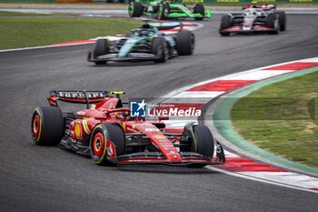 21/04/2024 - 55 SAINZ Carlos (spa), Scuderia Ferrari SF-24, action during the Formula 1 Lenovo Chinese Grand Prix 2024, 5th round of the 2024 Formula One World Championship from April 19 to 21, 2024 on the Shanghai International Circuit, in Shanghai, China - F1 - CHINESE GRAND PRIX 2024 - FORMULA 1 - MOTORI