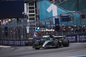 2024-05-04 - 63 RUSSELL George (gbr), Mercedes AMG F1 Team W15, action during the Formula 1 Crypto.com Miami Grand Prix 2024, 6th round of the 2024 Formula One World Championship from May 3 to 5, 2024 on the Miami International Autodrome, in Miami, United States of America - F1 - MIAMI GRAND PRIX 2024 - FORMULA 1 - MOTORS