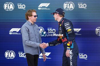 04/05/2024 - Jerry Bruckheimer, Television and film producer, portrait VERSTAPPEN Max (ned), Red Bull Racing RB20, portrait during the Formula 1 Crypto.com Miami Grand Prix 2024, 6th round of the 2024 Formula One World Championship from May 3 to 5, 2024 on the Miami International Autodrome, in Miami, United States of America - F1 - MIAMI GRAND PRIX 2024 - FORMULA 1 - MOTORI