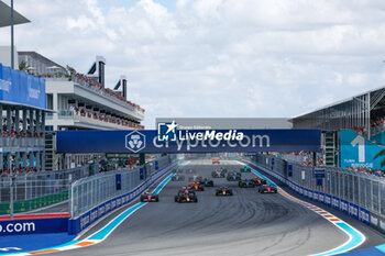 04/05/2024 - Start of the Sprint race during the Formula 1 Crypto.com Miami Grand Prix 2024, 6th round of the 2024 Formula One World Championship from May 3 to 5, 2024 on the Miami International Autodrome, in Miami, United States of America - F1 - MIAMI GRAND PRIX 2024 - FORMULA 1 - MOTORI