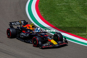 2024-05-17 - Sergio Perez (MEX) - Oracle Red Bull Racing - Red Bull RB20 - Honda RBPT - FORMULA 1 MSC CRUISES GRAN PREMIO DELL'EMILIA-ROMAGNA 2024 - FREE PRACTICE 1 AND 2 - FORMULA 1 - MOTORS