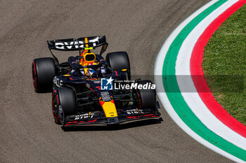 2024-05-17 - Sergio Perez (MEX) - Oracle Red Bull Racing - Red Bull RB20 - Honda RBPT - FORMULA 1 MSC CRUISES GRAN PREMIO DELL'EMILIA-ROMAGNA 2024 - FREE PRACTICE 1 AND 2 - FORMULA 1 - MOTORS