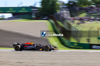 2024-05-17 - Sergio Perez (MEX) - Oracle Red Bull Racing - Red Bull RB20 - Honda RBPT

during FORMULA 1 MSC CRUISES GRAN PREMIO DEL MADE IN ITALY E DELL'EMILIA-ROMAGNA 2 Autodromo Enzo e Dino Ferrari, Imola (BO) Italy - FORMULA 1 MSC CRUISES GRAN PREMIO DELL'EMILIA-ROMAGNA 2024 - FREE PRACTICE 1 AND 2 - FORMULA 1 - MOTORS