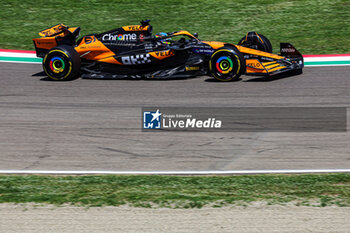 2024-05-17 - Oscar Piastri (AUS) - McLaren Formula 1 Team - McLaren MCL38 - Mercedes - FORMULA 1 MSC CRUISES GRAN PREMIO DELL'EMILIA-ROMAGNA 2024 - FREE PRACTICE 1 AND 2 - FORMULA 1 - MOTORS