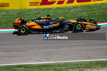 2024-05-17 - Oscar Piastri (AUS) - McLaren Formula 1 Team - McLaren MCL38 - Mercedes - FORMULA 1 MSC CRUISES GRAN PREMIO DELL'EMILIA-ROMAGNA 2024 - FREE PRACTICE 1 AND 2 - FORMULA 1 - MOTORS