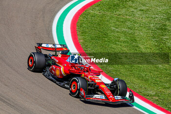 2024-05-17 - Carlos Sainz Jr. (ESP) - Scuderia Ferrari - Ferrari SF-24 - Ferrari - FORMULA 1 MSC CRUISES GRAN PREMIO DELL'EMILIA-ROMAGNA 2024 - FREE PRACTICE 1 AND 2 - FORMULA 1 - MOTORS