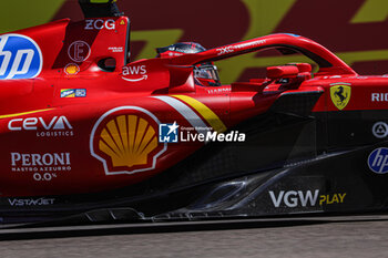 2024-05-17 - Carlos Sainz Jr. (ESP) - Scuderia Ferrari - Ferrari SF-24 - Ferrari - FORMULA 1 MSC CRUISES GRAN PREMIO DELL'EMILIA-ROMAGNA 2024 - FREE PRACTICE 1 AND 2 - FORMULA 1 - MOTORS