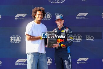 2024-05-17 - Pirelli trophy for pole position, presented by Joshua Zirkzee (NED) FC Bologna footballer - Italian Serie A, to Max Verstappen (NED) - Oracle Red Bull Racing - Red Bull RB20 - Honda RBPT - Pole Sitter


during FORMULA 1 MSC CRUISES GRAN PREMIO DEL MADE IN ITALY E DELL'EMILIA-ROMAGNA 2 Autodromo Enzo e Dino Ferrari, Imola (BO) Italy - FORMULA 1 MSC CRUISES GRAN PREMIO DELL'EMILIA-ROMAGNA 2024 - FREE PRACTICE 1 AND 2 - FORMULA 1 - MOTORS