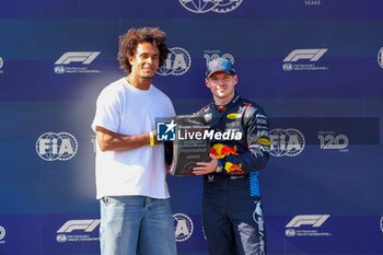 2024-05-17 - Pirelli trophy for pole position, presented by Joshua Zirkzee (NED) FC Bologna footballer - Italian Serie A, to Max Verstappen (NED) - Oracle Red Bull Racing - Red Bull RB20 - Honda RBPT - Pole Sitter


during FORMULA 1 MSC CRUISES GRAN PREMIO DEL MADE IN ITALY E DELL'EMILIA-ROMAGNA 2 Autodromo Enzo e Dino Ferrari, Imola (BO) Italy - FORMULA 1 MSC CRUISES GRAN PREMIO DELL'EMILIA-ROMAGNA 2024 - FREE PRACTICE 1 AND 2 - FORMULA 1 - MOTORS