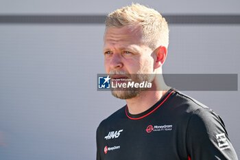 2024-05-18 - Kevin Magnussen Haas Formula LLC MoneyGram Haas Fl Team portrait enters the paddock of Autodromo Internazionale Enzo e Dino Ferrari - FORMULA 1 MSC CRUISES GRAN PREMIO DELL'EMILIA-ROMAGNA 2024 - PADDOCK AND DRIVERS - FORMULA 1 - MOTORS