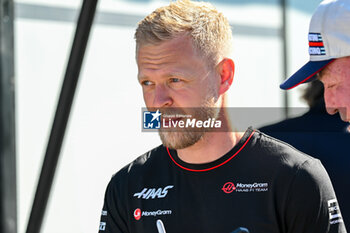 2024-05-18 - Kevin Magnussen Haas Formula LLC MoneyGram Haas Fl Team portrait enters the paddock of Autodromo Internazionale Enzo e Dino Ferrari - FORMULA 1 MSC CRUISES GRAN PREMIO DELL'EMILIA-ROMAGNA 2024 - PADDOCK AND DRIVERS - FORMULA 1 - MOTORS