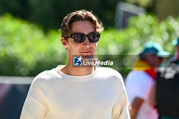 2024-05-18 - George Russell Mercedes Grand Prix Ltd Mercedes-AMG PETRONAS Formula One Team portrait enters the paddock of Autodromo Internazionale Enzo e Dino Ferrari - FORMULA 1 MSC CRUISES GRAN PREMIO DELL'EMILIA-ROMAGNA 2024 - PADDOCK AND DRIVERS - FORMULA 1 - MOTORS