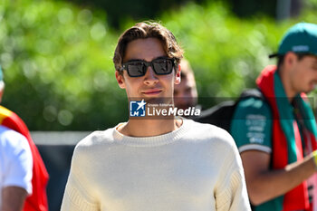 2024-05-18 - George Russell Mercedes Grand Prix Ltd Mercedes-AMG PETRONAS Formula One Team portrait enters the paddock of Autodromo Internazionale Enzo e Dino Ferrari - FORMULA 1 MSC CRUISES GRAN PREMIO DELL'EMILIA-ROMAGNA 2024 - PADDOCK AND DRIVERS - FORMULA 1 - MOTORS