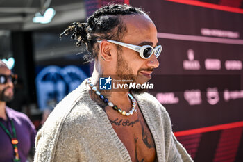 2024-05-18 - Lewis Hamilton Mercedes Grand Prix Ltd Mercedes-AMG PETRONAS Formula One Team portrait enters the paddock of Autodromo Internazionale Enzo e Dino Ferrari - FORMULA 1 MSC CRUISES GRAN PREMIO DELL'EMILIA-ROMAGNA 2024 - PADDOCK AND DRIVERS - FORMULA 1 - MOTORS