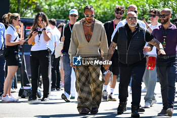 2024-05-18 - Lewis Hamilton Mercedes Grand Prix Ltd Mercedes-AMG PETRONAS Formula One Team portrait enters the paddock of Autodromo Internazionale Enzo e Dino Ferrari - FORMULA 1 MSC CRUISES GRAN PREMIO DELL'EMILIA-ROMAGNA 2024 - PADDOCK AND DRIVERS - FORMULA 1 - MOTORS