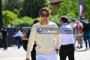 2024-05-18 - George Russell Mercedes Grand Prix Ltd Mercedes-AMG PETRONAS Formula One Team portrait enters the paddock of Autodromo Internazionale Enzo e Dino Ferrari - FORMULA 1 MSC CRUISES GRAN PREMIO DELL'EMILIA-ROMAGNA 2024 - PADDOCK AND DRIVERS - FORMULA 1 - MOTORS