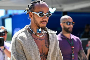 2024-05-18 - Lewis Hamilton Mercedes Grand Prix Ltd Mercedes-AMG PETRONAS Formula One Team portrait enters the paddock of Autodromo Internazionale Enzo e Dino Ferrari - FORMULA 1 MSC CRUISES GRAN PREMIO DELL'EMILIA-ROMAGNA 2024 - PADDOCK AND DRIVERS - FORMULA 1 - MOTORS