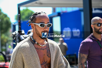 2024-05-18 - Lewis Hamilton Mercedes Grand Prix Ltd Mercedes-AMG PETRONAS Formula One Team portrait enters the paddock of Autodromo Internazionale Enzo e Dino Ferrari - FORMULA 1 MSC CRUISES GRAN PREMIO DELL'EMILIA-ROMAGNA 2024 - PADDOCK AND DRIVERS - FORMULA 1 - MOTORS