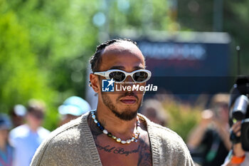 2024-05-18 - Lewis Hamilton Mercedes Grand Prix Ltd Mercedes-AMG PETRONAS Formula One Team portrait enters the paddock of Autodromo Internazionale Enzo e Dino Ferrari - FORMULA 1 MSC CRUISES GRAN PREMIO DELL'EMILIA-ROMAGNA 2024 - PADDOCK AND DRIVERS - FORMULA 1 - MOTORS