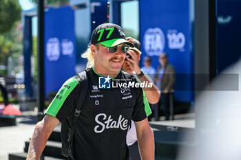 2024-05-18 - Valtteri Bottas Sauber Motorsport AG Stake F1 Team Kick Sauber portrait enters the paddock of Autodromo Internazionale Enzo e Dino Ferrari - FORMULA 1 MSC CRUISES GRAN PREMIO DELL'EMILIA-ROMAGNA 2024 - PADDOCK AND DRIVERS - FORMULA 1 - MOTORS