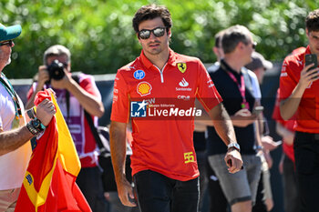 2024-05-18 - Carlos Sainz Ferrari Spa Scuderia Ferrari portrait enters the paddock of Autodromo Internazionale Enzo e Dino Ferrari - FORMULA 1 MSC CRUISES GRAN PREMIO DELL'EMILIA-ROMAGNA 2024 - PADDOCK AND DRIVERS - FORMULA 1 - MOTORS