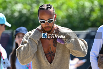 2024-05-18 - Lewis Hamilton Mercedes Grand Prix Ltd Mercedes-AMG PETRONAS Formula One Team portrait enters the paddock of Autodromo Internazionale Enzo e Dino Ferrari - FORMULA 1 MSC CRUISES GRAN PREMIO DELL'EMILIA-ROMAGNA 2024 - PADDOCK AND DRIVERS - FORMULA 1 - MOTORS