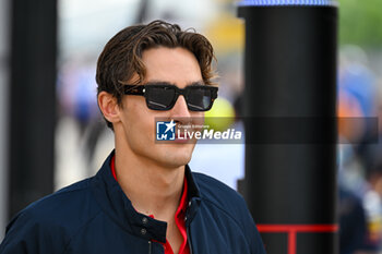 2024-05-18 - George Russell Mercedes Grand Prix Ltd Mercedes-AMG PETRONAS Formula One Team portrait enters the paddock of Autodromo Internazionale Enzo e Dino Ferrari - FORMULA 1 MSC CRUISES GRAN PREMIO DELL'EMILIA-ROMAGNA 2024 - PADDOCK AND DRIVERS - FORMULA 1 - MOTORS