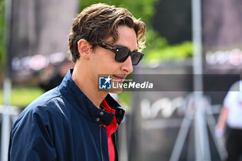 2024-05-18 - George Russell Mercedes Grand Prix Ltd Mercedes-AMG PETRONAS Formula One Team portrait enters the paddock of Autodromo Internazionale Enzo e Dino Ferrari - FORMULA 1 MSC CRUISES GRAN PREMIO DELL'EMILIA-ROMAGNA 2024 - PADDOCK AND DRIVERS - FORMULA 1 - MOTORS