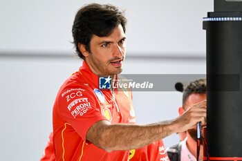 2024-05-18 - Carlos Sainz Ferrari Spa Scuderia Ferrari portrait enters the paddock of Autodromo Internazionale Enzo e Dino Ferrari - FORMULA 1 MSC CRUISES GRAN PREMIO DELL'EMILIA-ROMAGNA 2024 - PADDOCK AND DRIVERS - FORMULA 1 - MOTORS