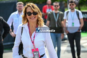 2024-05-18 - Barbara D'Urso Italian television presenter and actress portrait enters the paddock of Autodromo Internazionale Enzo e Dino Ferrari - FORMULA 1 MSC CRUISES GRAN PREMIO DELL'EMILIA-ROMAGNA 2024 - PADDOCK AND DRIVERS - FORMULA 1 - MOTORS