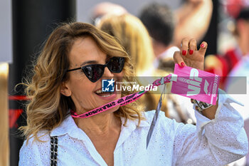 2024-05-18 - Barbara D'Urso Italian television presenter and actress portrait enters the paddock of Autodromo Internazionale Enzo e Dino Ferrari - FORMULA 1 MSC CRUISES GRAN PREMIO DELL'EMILIA-ROMAGNA 2024 - PADDOCK AND DRIVERS - FORMULA 1 - MOTORS